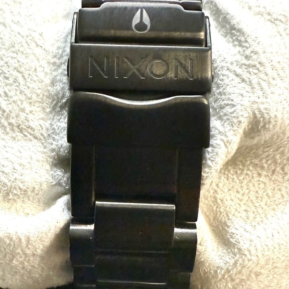 NIXON  “42-20” Black Out Minimize Date Designer Sport Watch - Picture 6 of 7